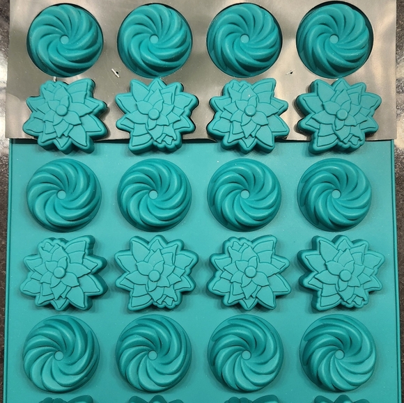 16 New Silicone Treat Molds - Picture 5 of 8